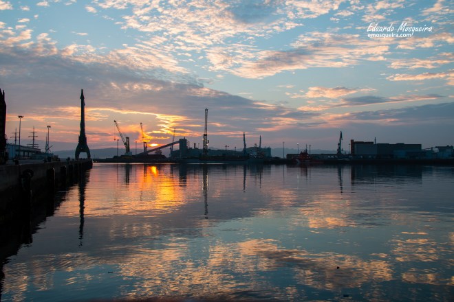 Amanece en el puerto